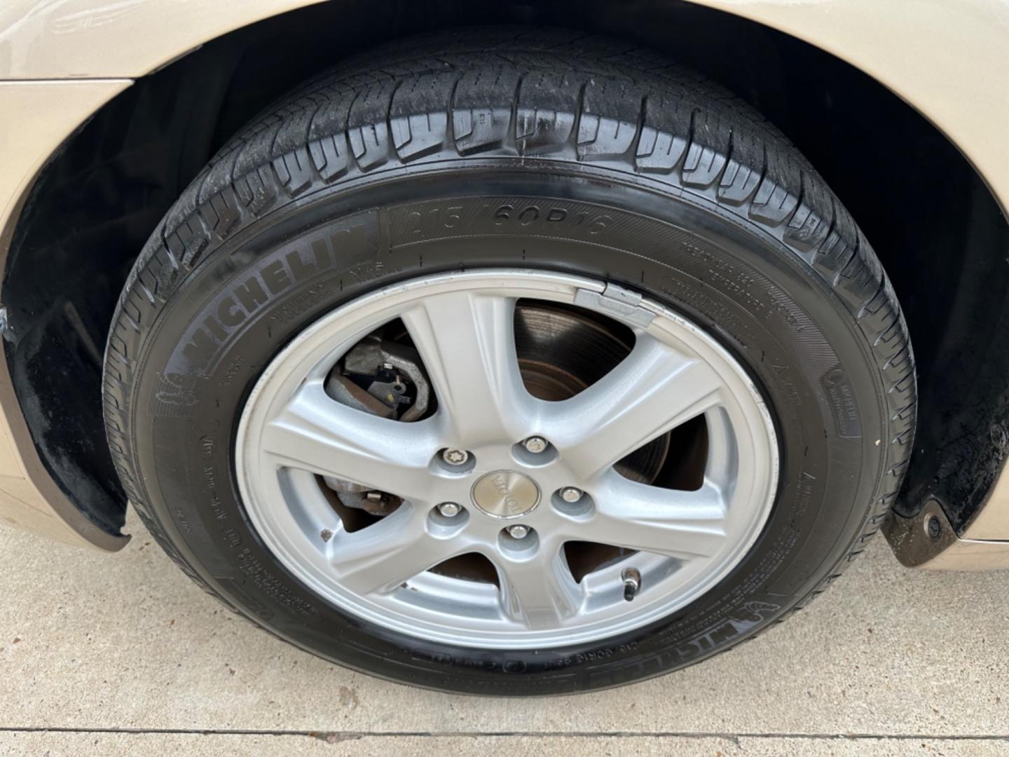 2007 Beige /Beige Toyota Camry LE (4T1BE46K47U) with an 2.4 engine, Automatic transmission, located at 1501 West 15th St., Houston, 77008, (713) 869-2925, 29.797941, -95.411789 - Photo#8